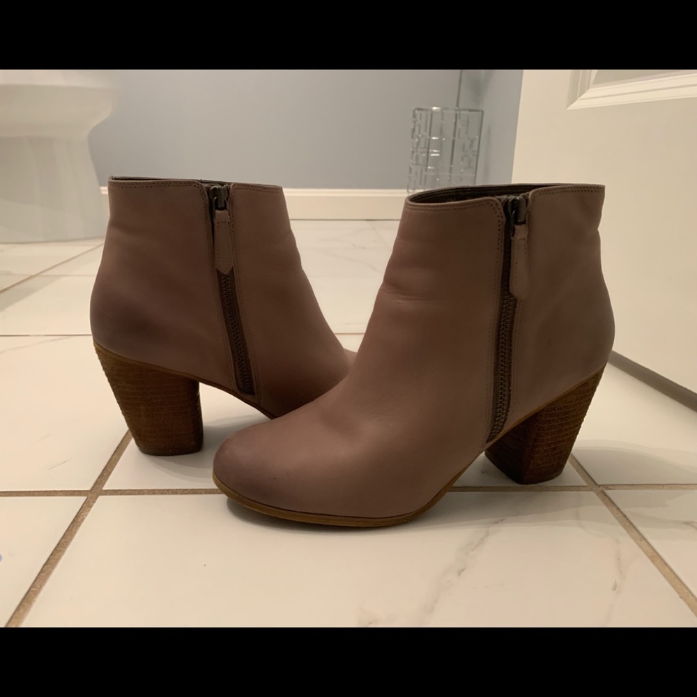 BP trolley tan booties